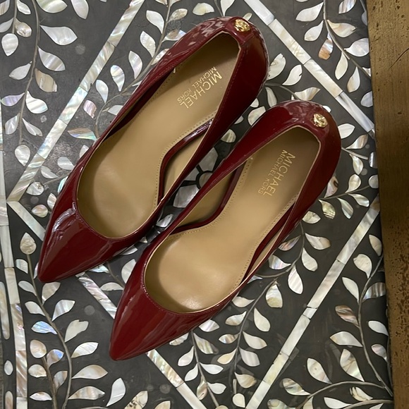 Michael Kors maroon pump - Picture 2 of 4